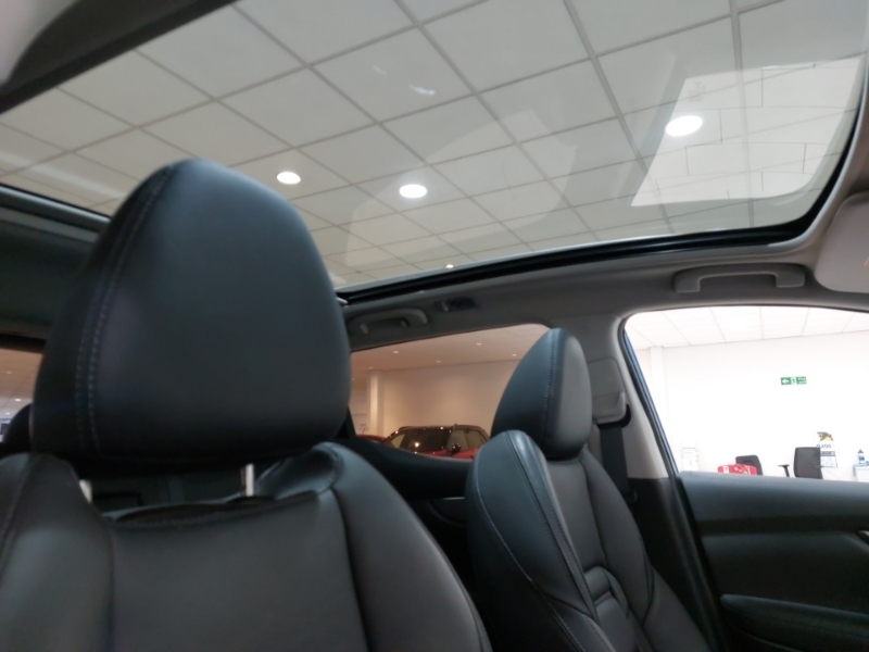 Nissan Qashqai Qashqai Red #15