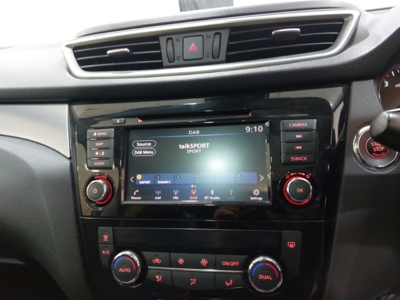 Nissan Qashqai Qashqai Red #11