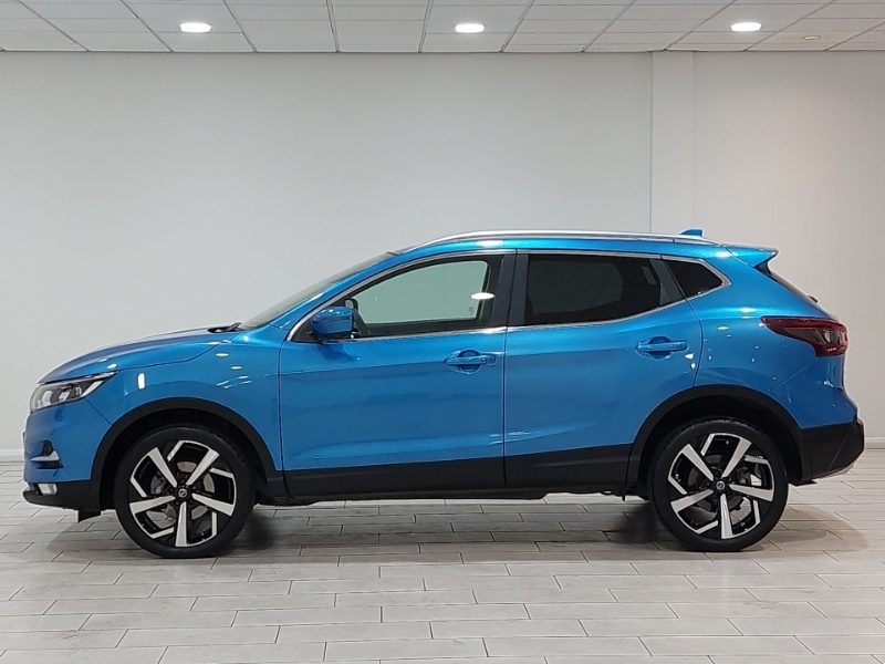 Nissan Qashqai Qashqai Red #4