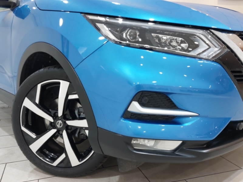 Nissan Qashqai Qashqai Red #20