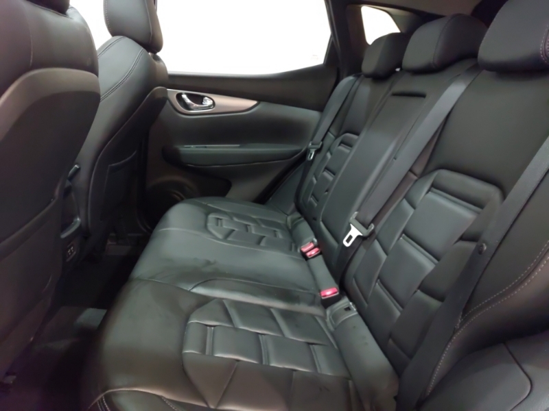 Nissan Qashqai Qashqai Red #6