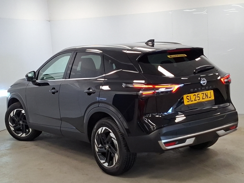 Nissan Qashqai 1.3 Dig-t Mh 158 N-connecta Xtronic SL25ZNJ Black #2