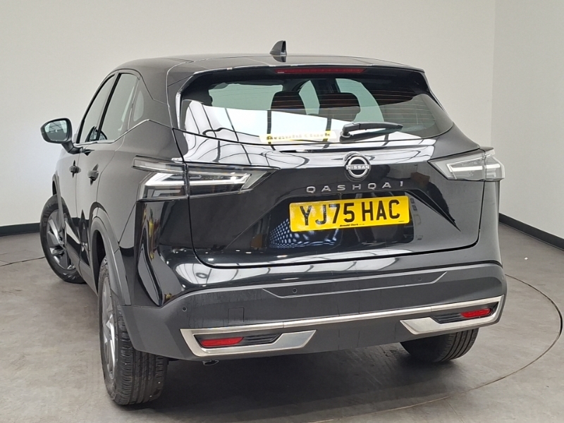 Nissan Qashqai 1.3 Dig-t Mh 158 Acenta Premium Xtronic Black #2