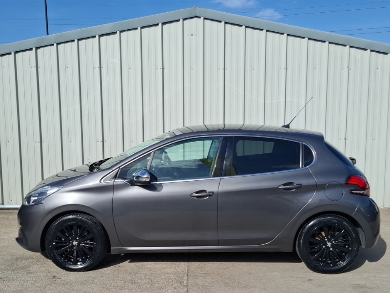 Peugeot 208 Hatchback Black #4