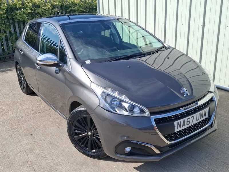 Peugeot 208 Hatchback Black #1