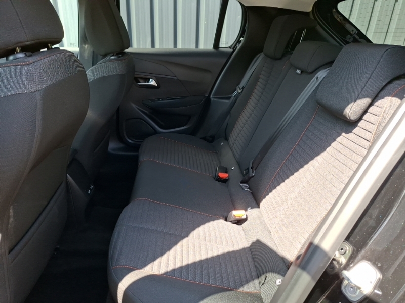 Peugeot 208 1.2 Puretech 100 Active Premium Eat8 Black #6