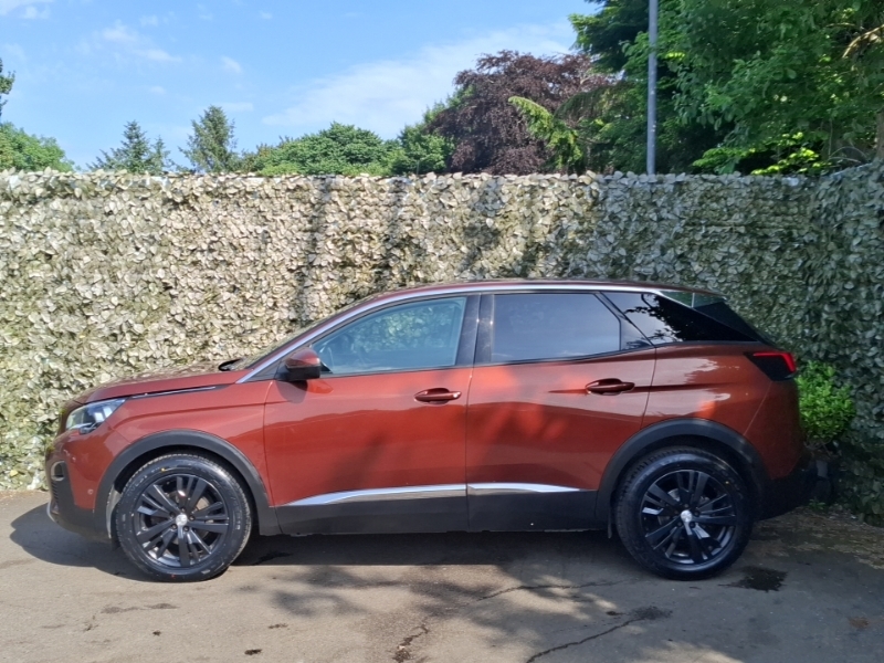 Peugeot 3008 1.2 Puretech Allure Brown #4