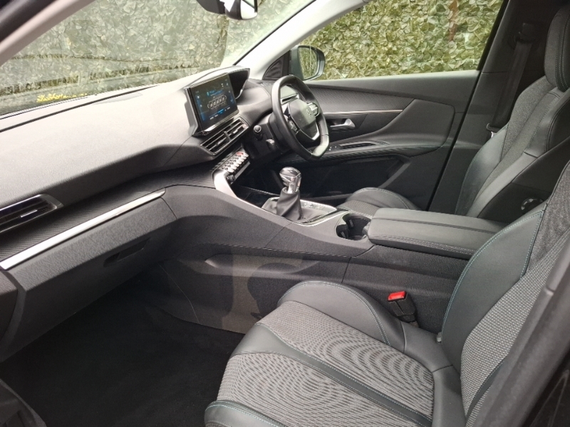 Peugeot 3008 1.5 Bluehdi Allure Black #5