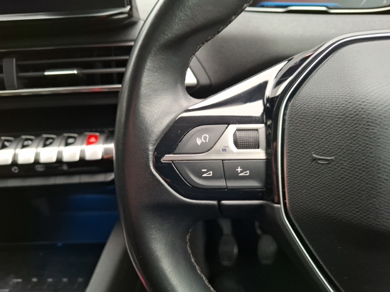 Peugeot 3008 Hatchback Red #12