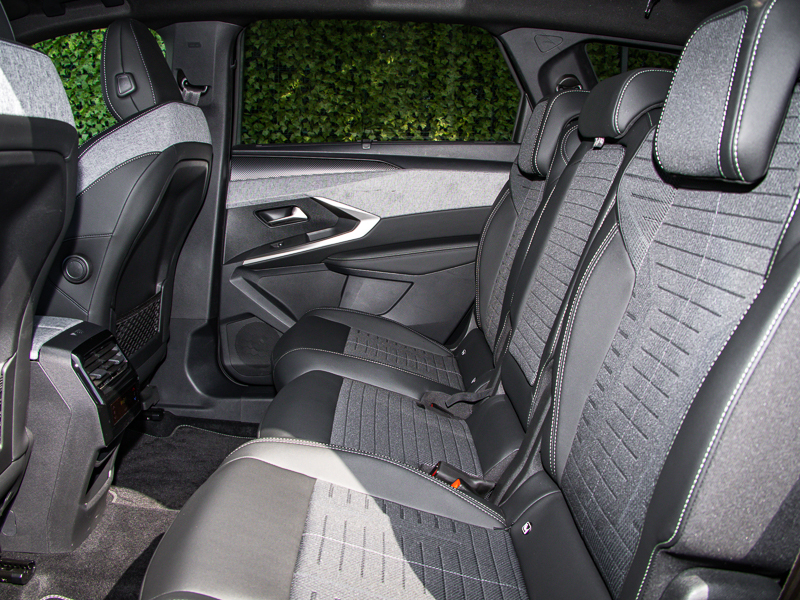 Peugeot 5008 1.2 Hybrid 145 Gt E-dsc6 Black #6