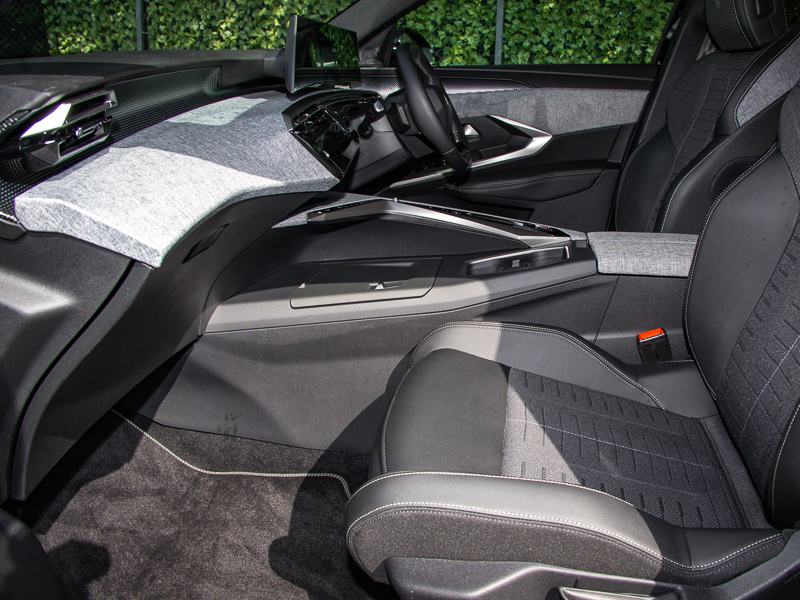 Peugeot 5008 1.2 Hybrid 145 Gt E-dsc6 Black #3