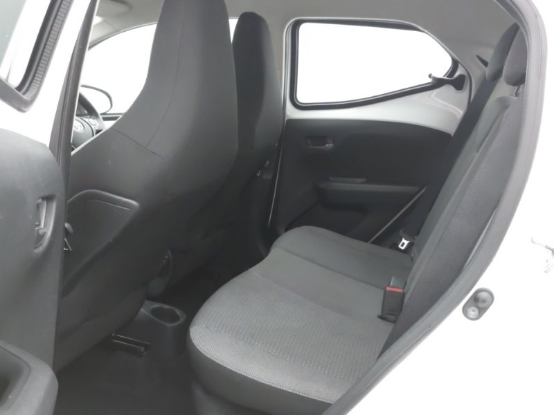 Toyota Aygo 1.0 Vvt-i X-play Tss White #6