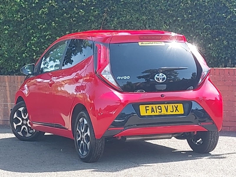 Toyota Aygo 1.0 Vvt-i X-trend Red #2