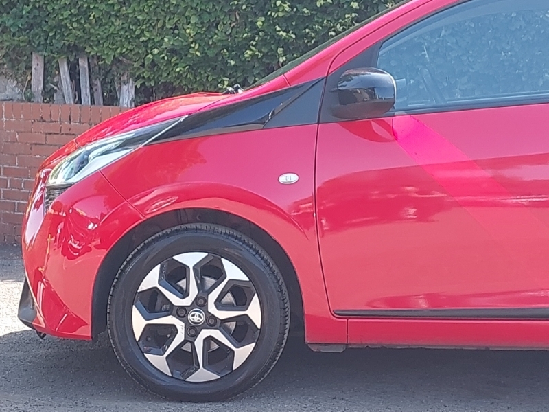 Toyota Aygo Hatchback White #19