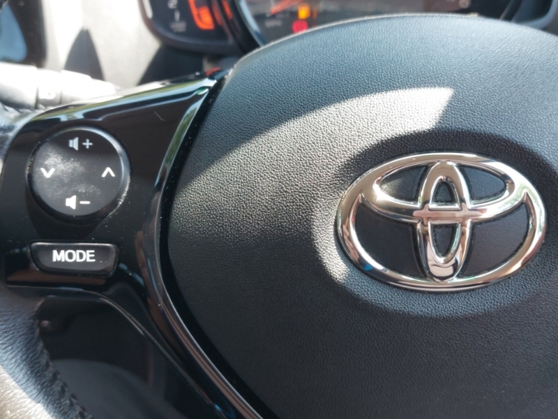 Toyota Aygo Hatchback White #12