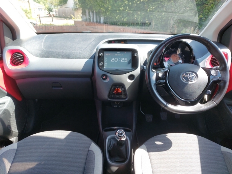 Toyota Aygo 1.0 Vvt-i X-trend Red #3