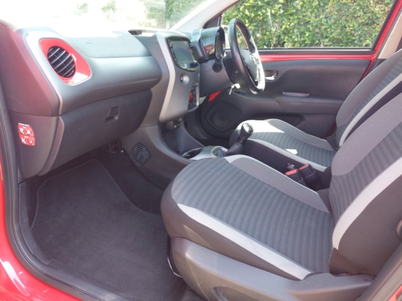 Toyota Aygo 1.0 Vvt-i X-trend Red #5