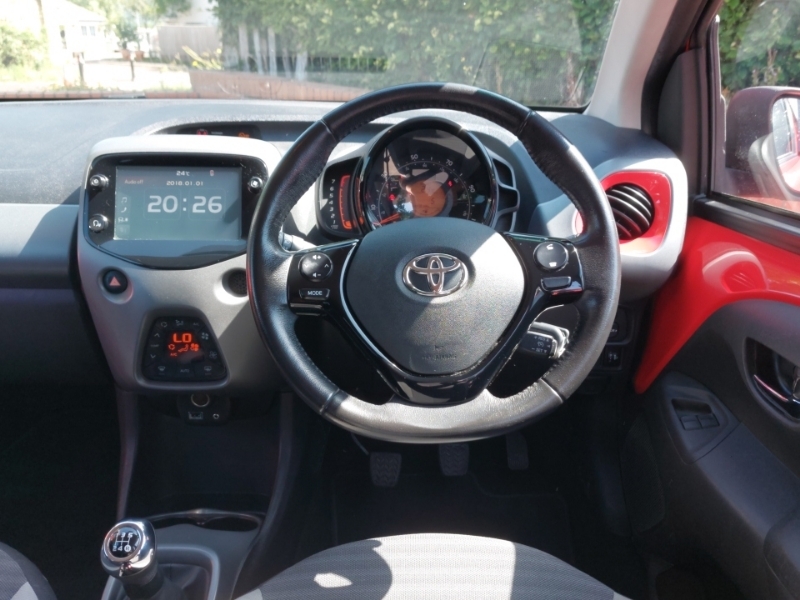 Toyota Aygo Hatchback White #8