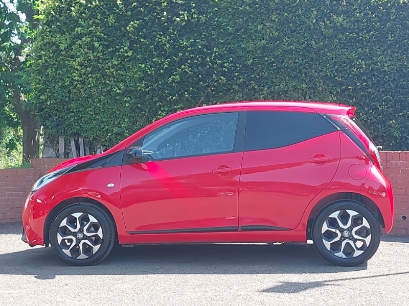 Toyota Aygo 1.0 Vvt-i X-trend Red #4