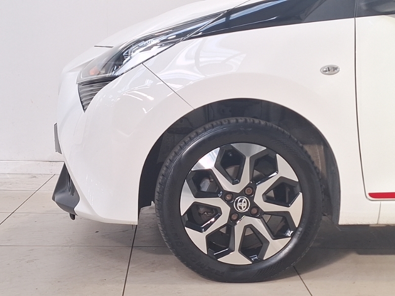 Toyota Aygo Hatchback White #19