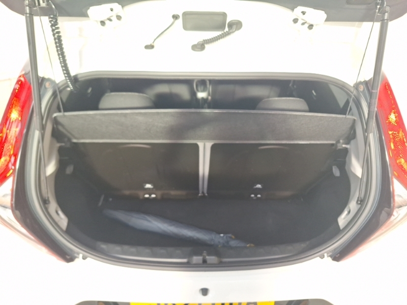 Toyota Aygo Hatchback White #18