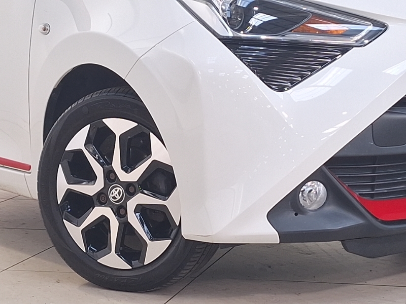 Toyota Aygo Hatchback White #20