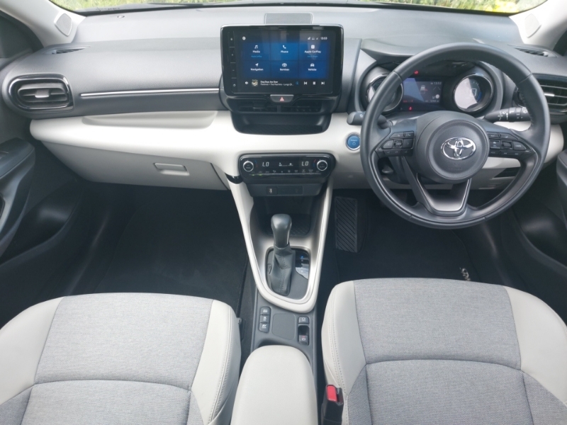 Toyota Yaris 1.5 Hybrid Excel Cvt CA23OML Brown #3