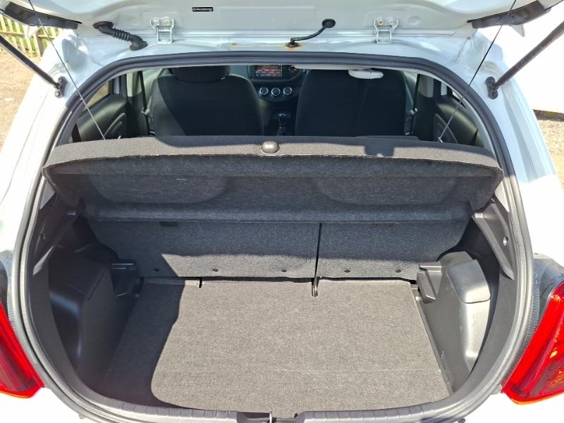 Toyota Yaris Hatchback White #18