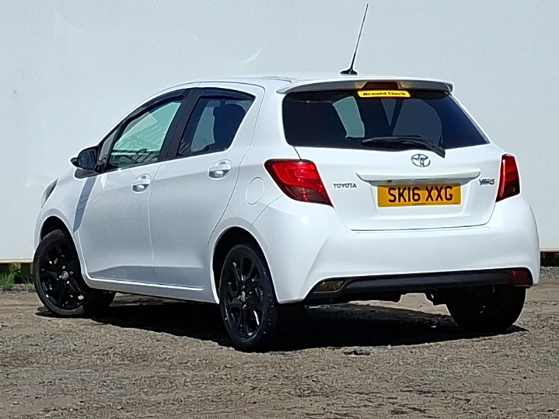 Toyota Yaris 1.33 Vvt-i Design White #2