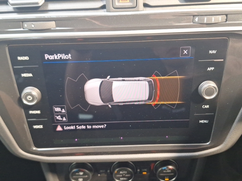 Volkswagen Tiguan Se Navigation Tsi Bluemotion Technology Black #9