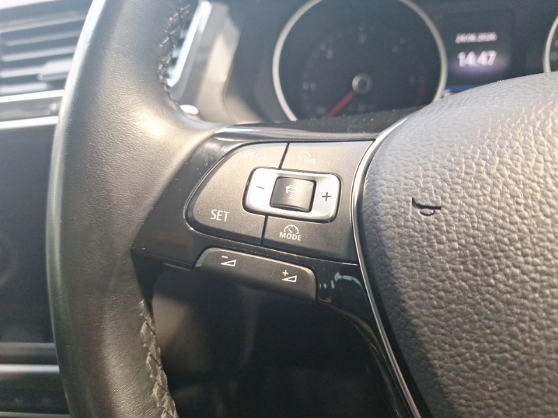 Volkswagen Tiguan Se Navigation Tsi Bluemotion Technology Black #13