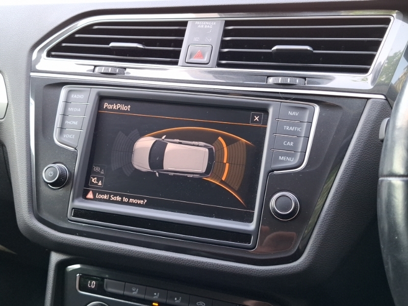 Volkswagen Tiguan Suv Black #9