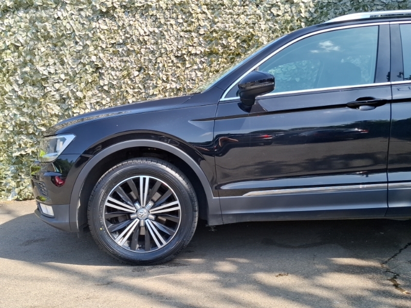 Volkswagen Tiguan Suv Black #19