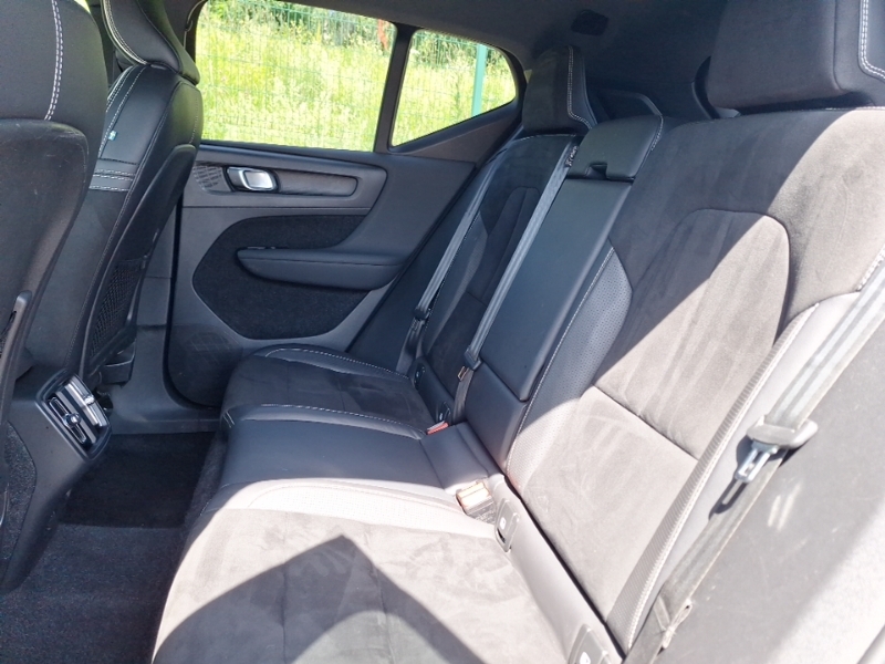 Volvo XC40 2.0 D3 R Design Black #6