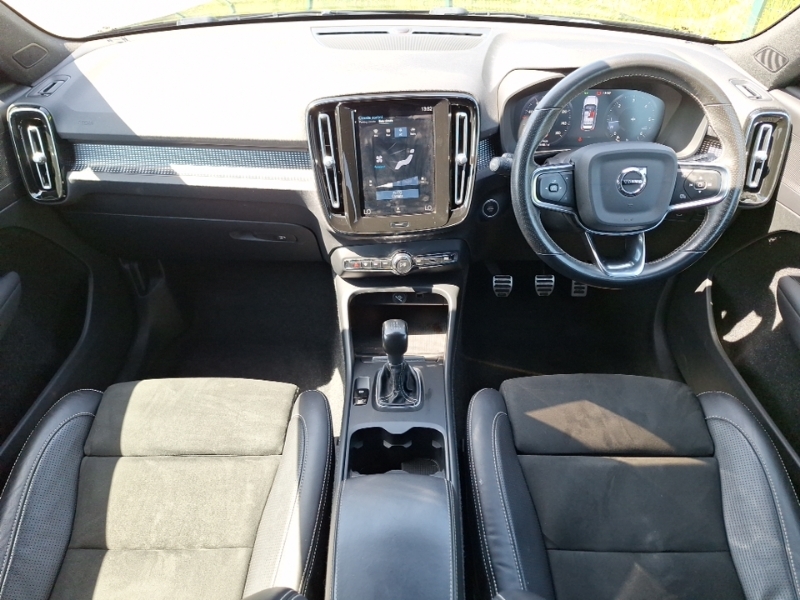 Volvo XC40 2.0 D3 R Design Black #3