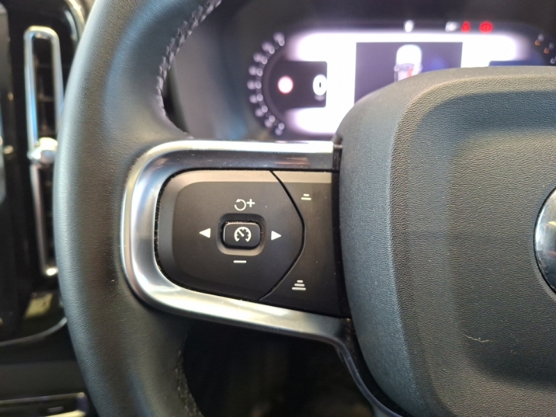 Volvo XC40 2.0 B4p Plus Dark 2024 Grey #12