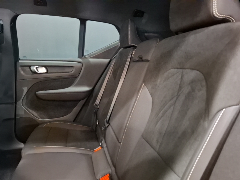 Volvo XC40 2.0 B4p Plus Black Edition Black #6