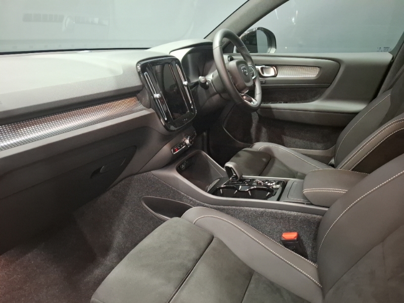 Volvo XC40 2.0 B4p Plus Black Edition Black #5