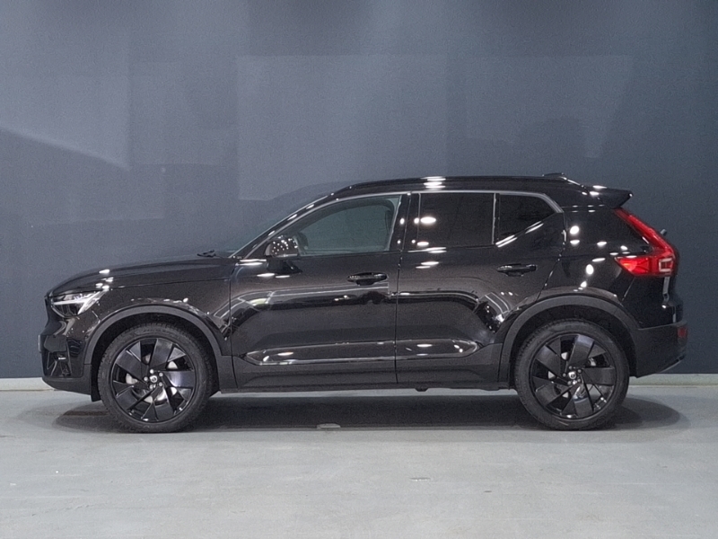 Volvo XC40 2.0 B4p Plus Black Edition Black #4