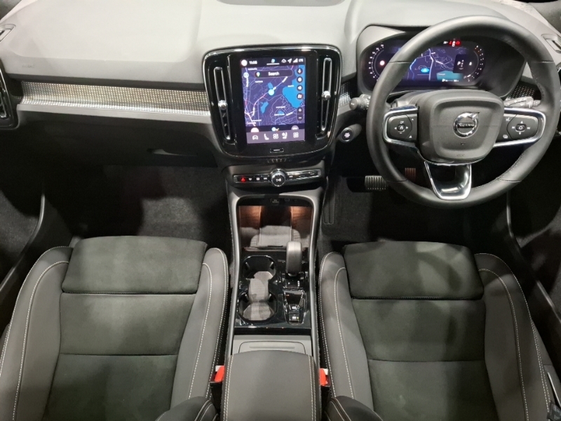 Volvo XC40 2.0 B4p Plus Black Edition Black #3
