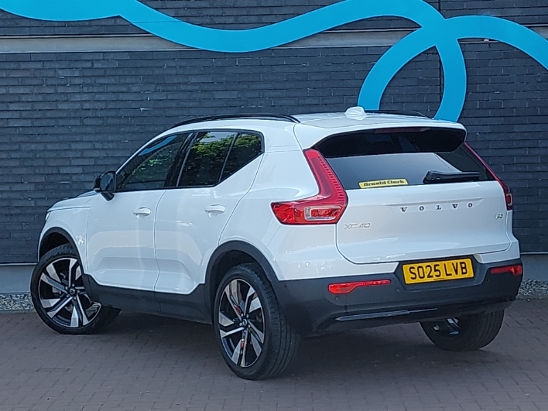 Volvo XC40 2.0 B3p Ultra Dark White #2
