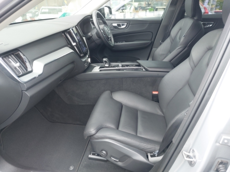Volvo XC60 2.0 B4d Plus Dark Awd Geartronic Silver #5