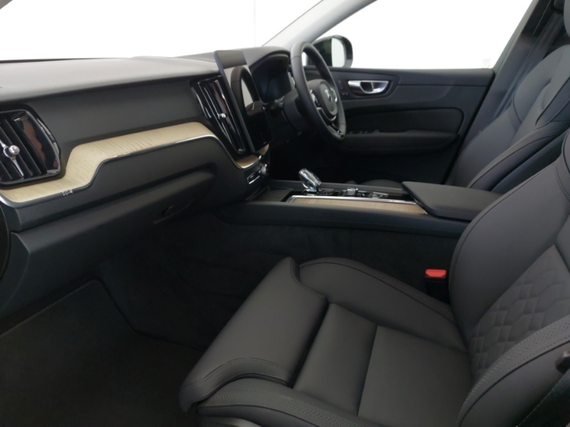 Volvo XC60 2.0 B5p Plus Dark Awd Geartronic Black #5