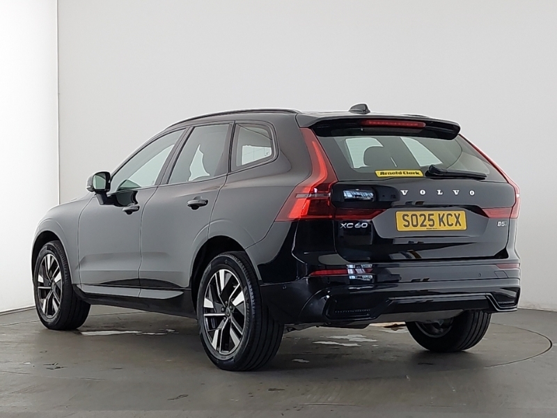 Volvo XC60 2.0 B5p Plus Dark Awd Geartronic Black #2