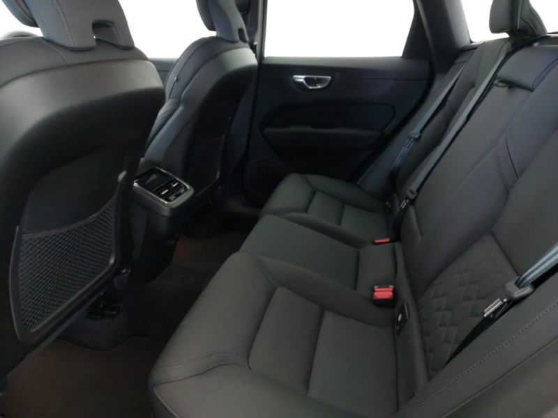 Volvo XC60 2.0 B5p Plus Dark Awd Geartronic Black #6