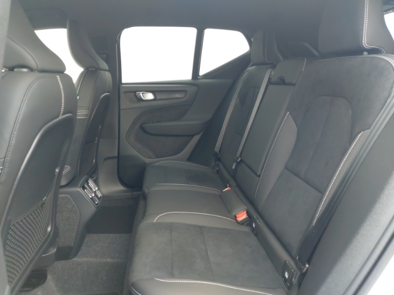 Volvo XC40 2.0 B3p Plus Black Edition White #6