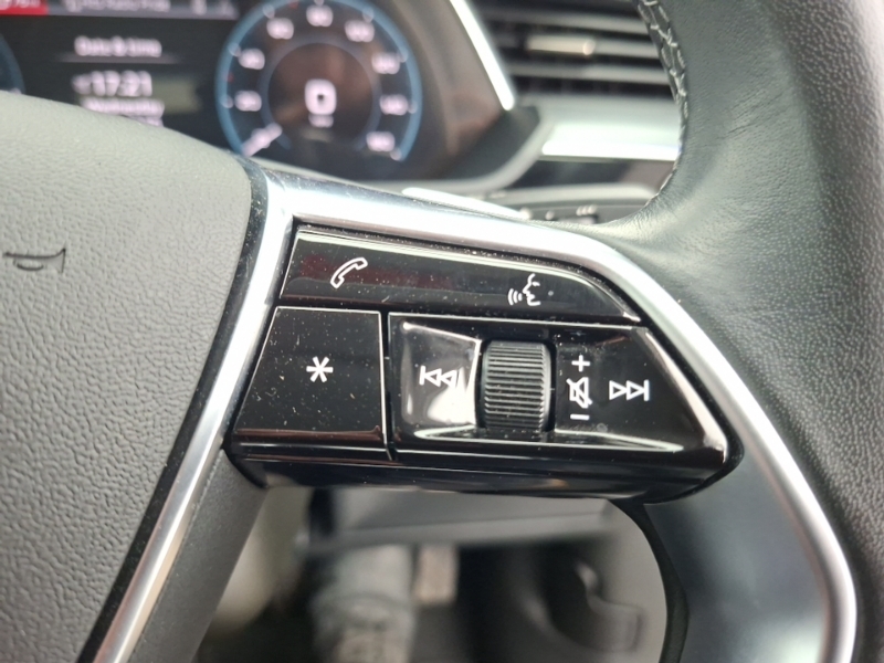 Audi Q8 e tron 300Kw 55 Quattro 114Kwh Launch Edition Black #13