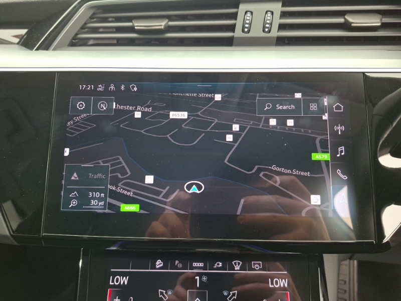 Audi Q8 e tron 300Kw 55 Quattro 114Kwh Launch Edition Black #10