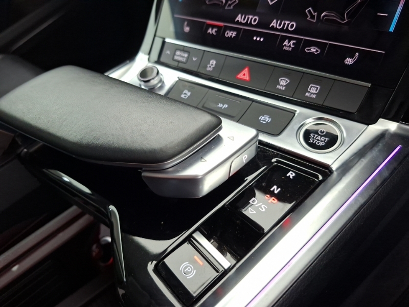 Audi Q8 e tron 300Kw 55 Quattro 114Kwh Launch Edition Black #17