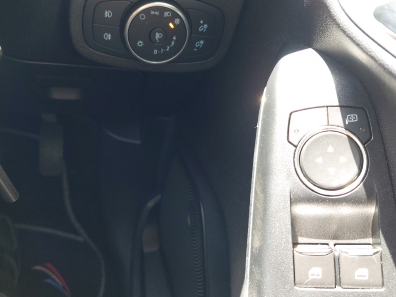 Ford Fiesta 1.1 Zetec 2018 Red #17